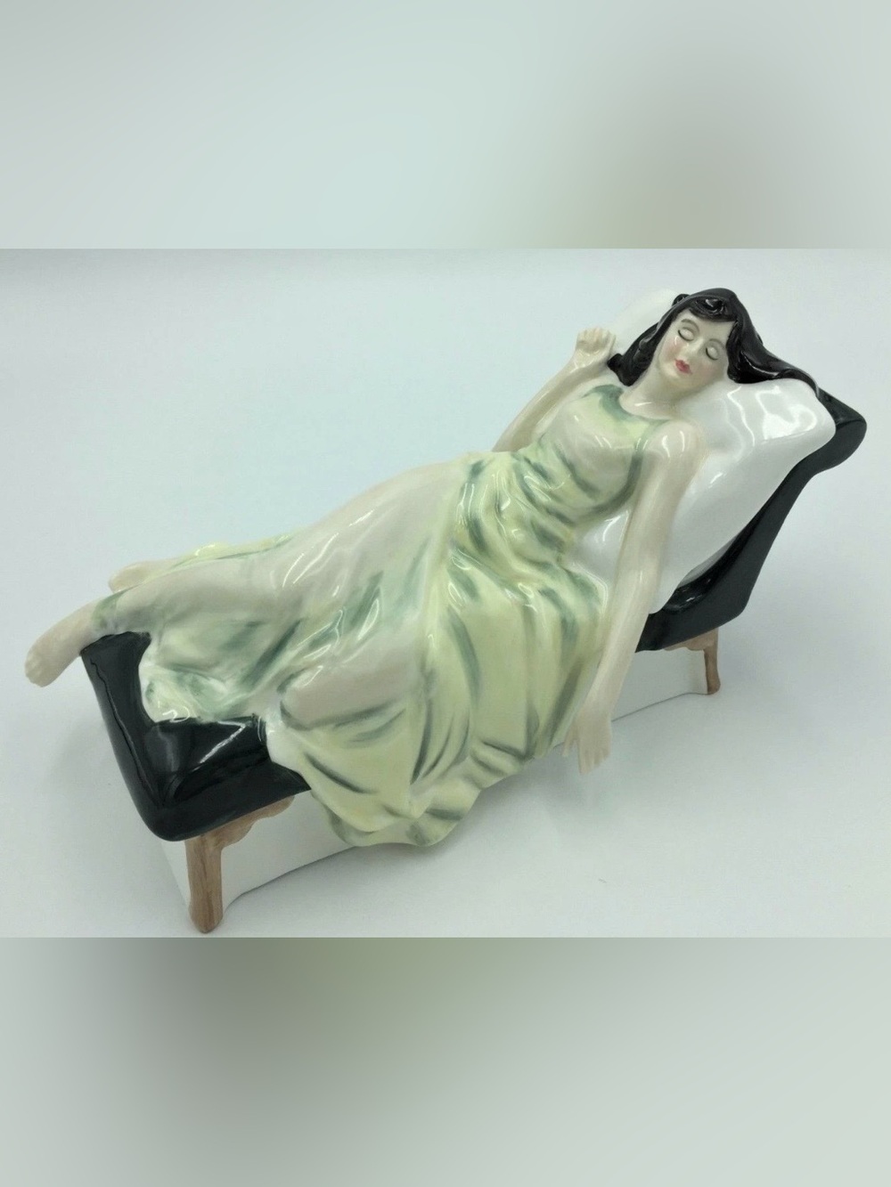 Royal Doulton Sleeping Beauty Figure Porcelain Hand Made in England HN3079